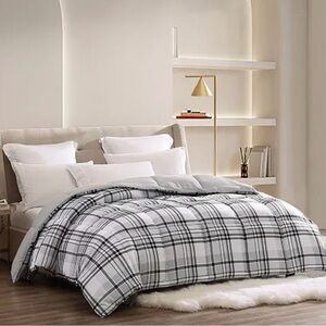 NWT Plaid King Size Comforter Set - Gray and White